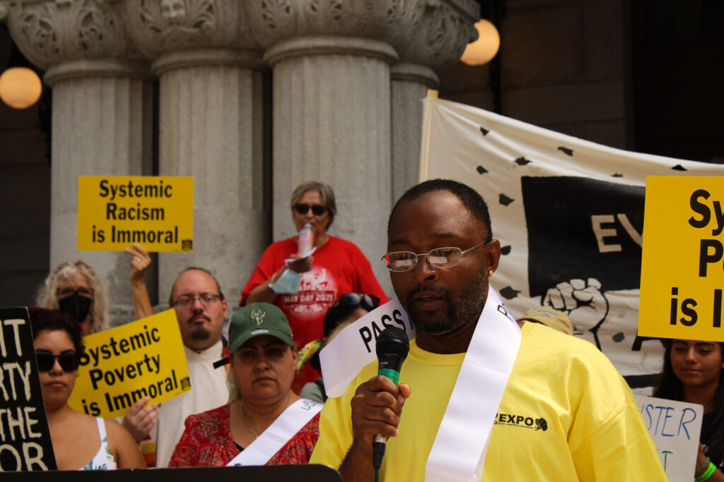 Oradores en un mitin en Milwaukee